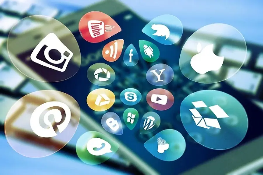 L'Impatto dei Social Network sul Marketing Moderno: Tattiche di Coinvolgimento, Analisi dei Risultati e Nuove Frontiere