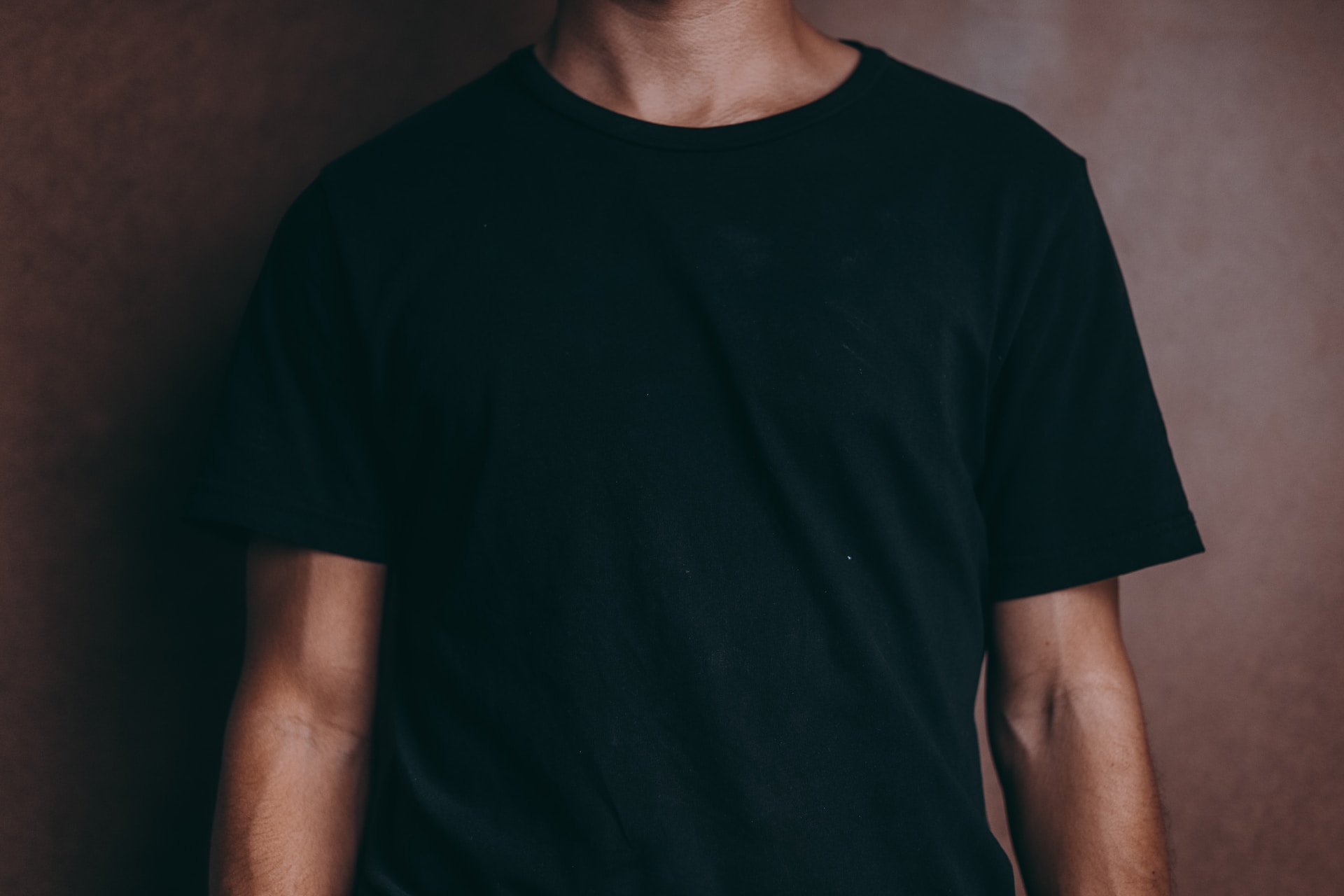 Chi ha inventato la t-shirt? Ecco un po' di storia su uno dei capi d'abbigliamento più amati