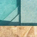 Preparazione della piscina per le stagioni a Lecco